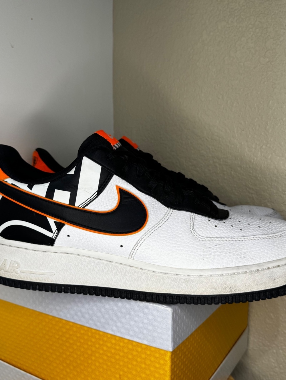Nike Air Force 1 ’07 LV8 823511-104 White Black Orange Men’s 13